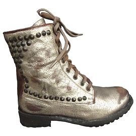 Ash Botines de cuero metalizado dorado con tachuelas