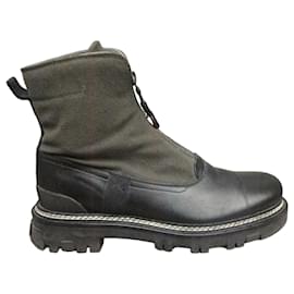 Botas Prada de piel y lona negro y caqui