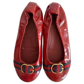 Gucci Ballerinas em couro envernizado vermelho logo GG