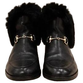Stivaletti in pelle nera con bordo in pelliccia Gucci