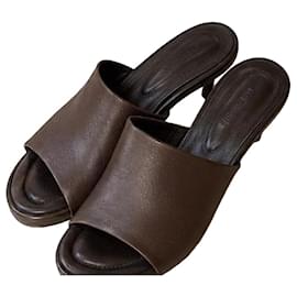 Mule con tacco in pelle marrone Jacquemus Taglia 40