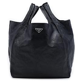 Prada Tote aus schwarzem Crinkle-Nappa