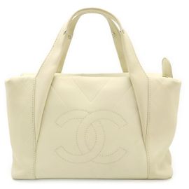 Chanel V Stitch Ledertasche