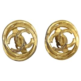 Orecchini CHANEL COCO Mark in metallo dorato CC Autentici 186930