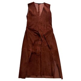 Joseph Pre-Fall 2015 Wickelkleid aus Lammwildsuede mit Gürtel – Runway Look 21