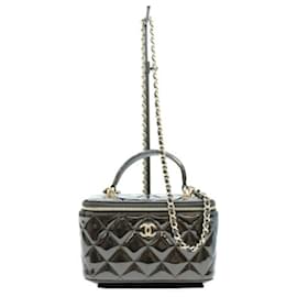 Bolso Vanity Chanel de charol negro con asa superior