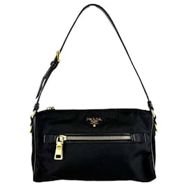 Borsa in nylon nero e pelle Prada