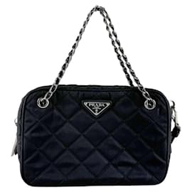 Borsa in nylon nero e pelle Prada