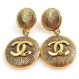 Boucles d'oreilles à clip dorées Chanel