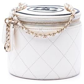Beauty case Chanel in agnello trapuntato bianco con catena e charm
