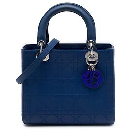 Lady Dior in pelle di vitello con motivo cannage Ultra Matte blu Medium