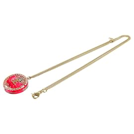 Collana con pendente rotondo Chanel Gold CC in resina e tweed con catena placcata oro