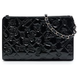 Pochette Chanel Black Quilted Patent Embossed Lucky Symbols