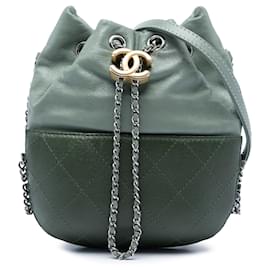 Borsa a secchiello Gabrielle Chanel Green Small Bicolor Quilted Calfskin