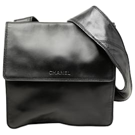 Borsa a tracolla Chanel in pelle di agnello nera con logo