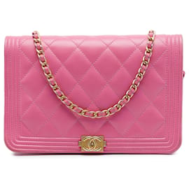 Portafoglio Chanel Boy in agnello trapuntato rosa con catena