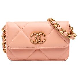 Portafoglio con catena 19 in agnello trapuntato rosa Chanel
