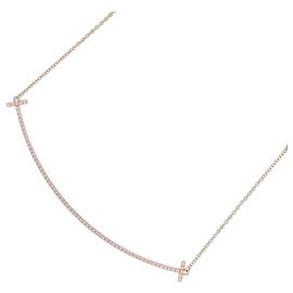 Collana con pendente T Smile di Tiffany & Co. in oro rosa 18K