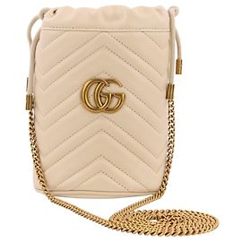 Gucci GG Marmont Mini-Eimerbeutel mit Kette aus Leder