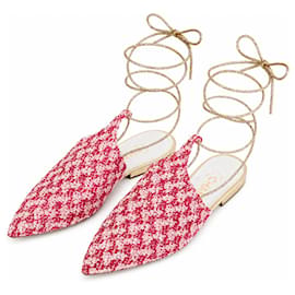 Mules in tweed rosa Chanel Resort 2015 Runway con lacci