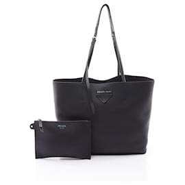Prada Tote Bag aus schwarzem Leder