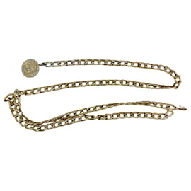 Cintura a catena curb color oro vintage Chanel con medaglione Rue Cambon