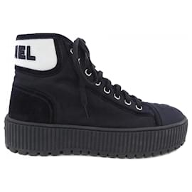 Sneakers con lacci Chanel