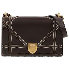 Dior Borsa a tracolla in pelle marrone scuro con borchie a forma di lama