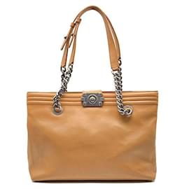 Chanel Borsa a tracolla Boy con catena