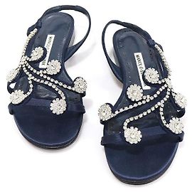Manolo Blahnik Sandali da donna con listino FERNUSFLAT in raso blu navy e cristalli