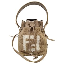 Fendi Mini borsa a secchiello Montrezzo in shearling con logo FF marrone