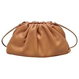 Bottega Veneta Mini borsa a tracolla dumpling in pelle color cammello