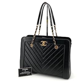 Chanel Borsa a tracolla shopper in pelle di vitello chevron con catena