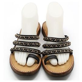 Chanel Sandalo Ciabatta con Cinturino a Catena Dorata