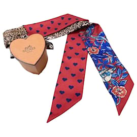 Hermès Pañuelo Twilly Silk Jungle Love Rojo