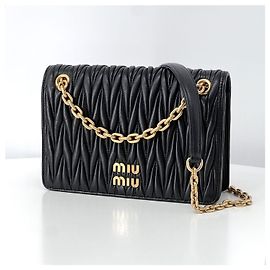 Miu Miu Borsa a tracolla trapuntata con catena Nero