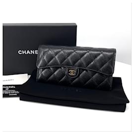 Chanel Cartera larga Classic Flap en Caviar Negro