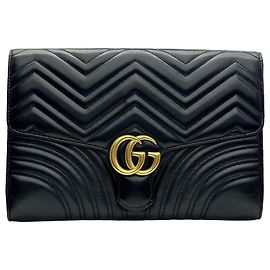 Gucci Clutch Marmont Matelassé con Patta