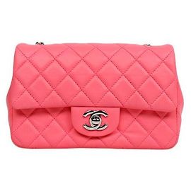Chanel Nuova mini borsa a tracolla rosa neon