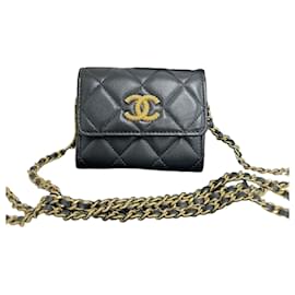 Chanel Mini borsa a tracolla con catena dorata