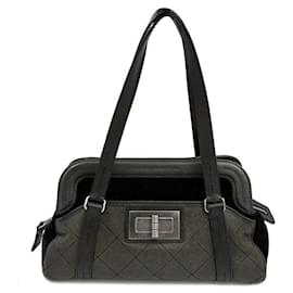 Chanel Borsa a tracolla in pelle caviar