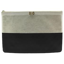 Chanel Zweifarbige Boy Clutch Groß Schwarz-Silber