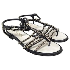 Sandali con logo CC e catena oro e nera - Chanel