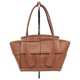 Bottega Veneta Mini bolsa tote de couro Arco