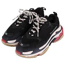 Balenciaga Sneakers Triple nere