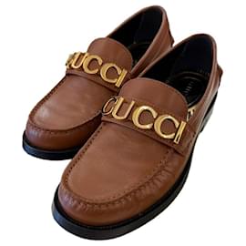 Gucci Mocassini da donna con logo metallico Marrone