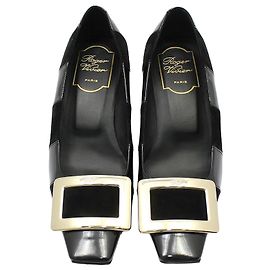 Roger Vivier Zapatos de salón Black Belle Vivier con hebilla de metal dorado