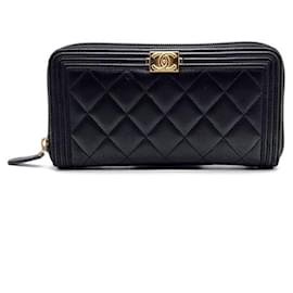 Chanel Boy Long Wallet aus Lammleder