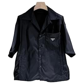 Camicia a maniche corte in Re-Nylon con logo triangolare Nero - Prada