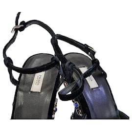 Keilabsatz-Schuh aus Samt und Kristallen - Prada